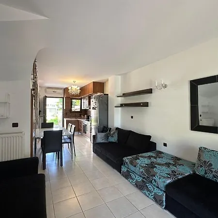 Anna-nikiti Nyaraló *