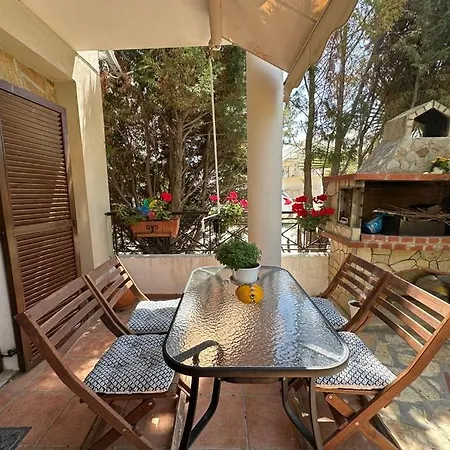 Anna-nikiti * ניקיטי